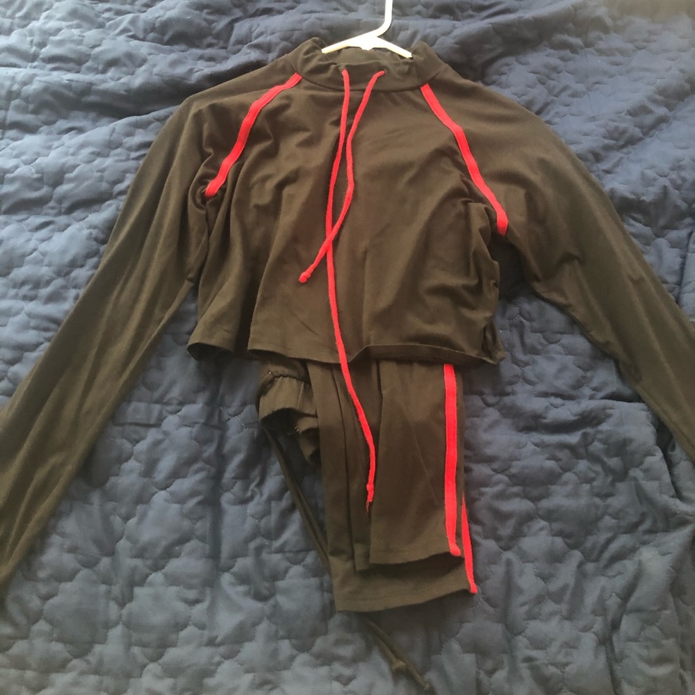 Two Piece Set. - Picture 2 of 5